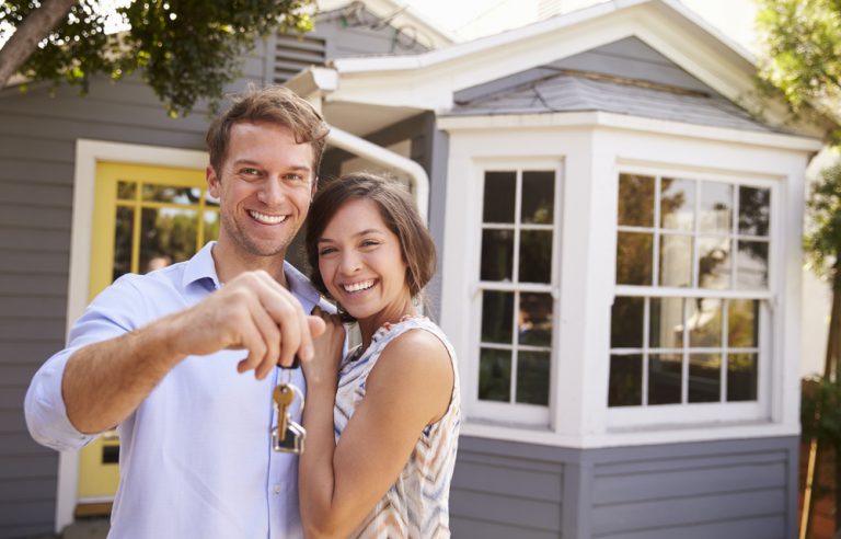 couple outside house | Southern Home Warranty